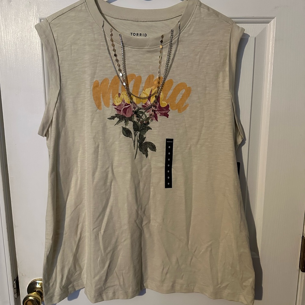 NWT Torrid Cream Floral 'Mama' Muscle Tee